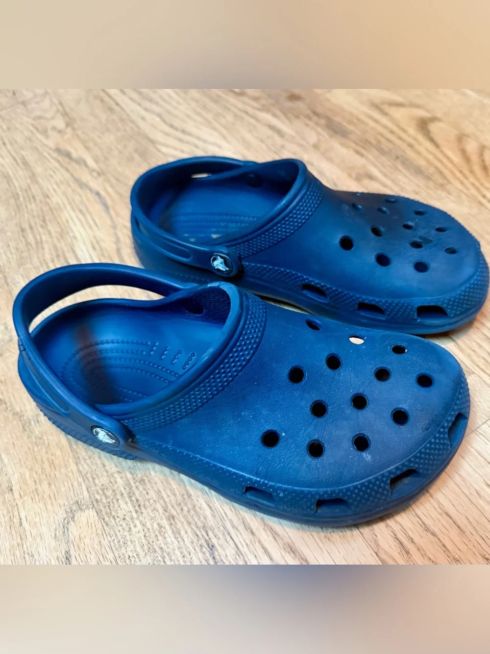 CROCS Kids Navy Blue Classic Size 6 Clogs Slip-on shoes